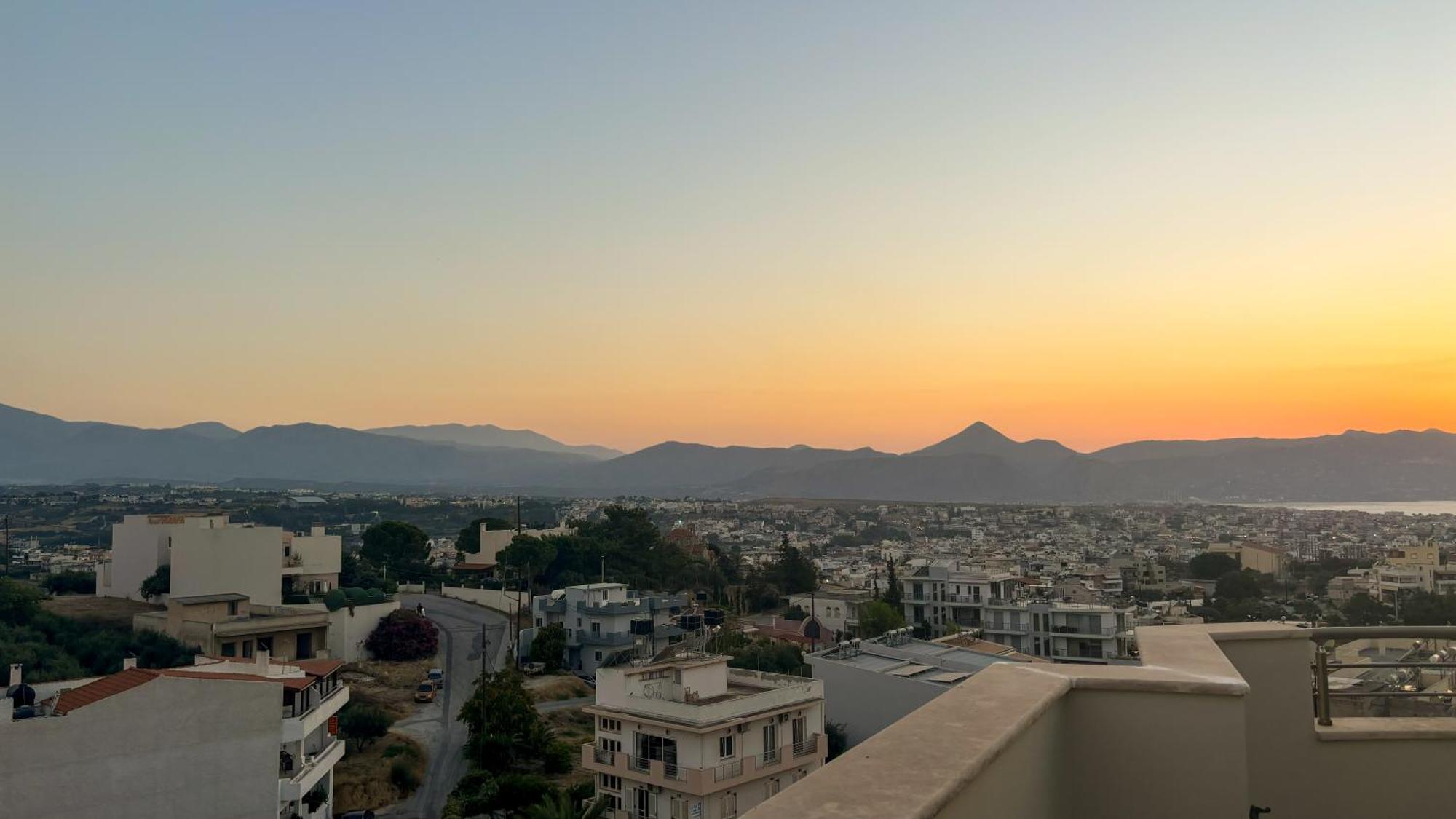 Sunset Serenity Apartment